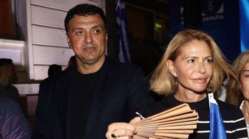 Η Τζένη Μπαλατσινού στον αργαλειό - Η οικογενειακή εξόρμηση στα χωριά της Ηπείρου