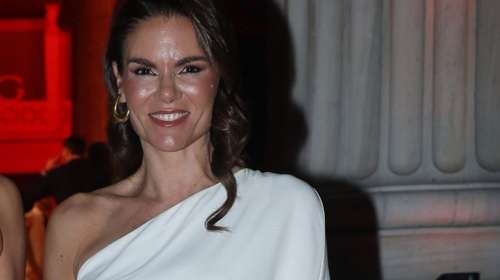 Mιράντα Πατέρα: Με χρυσή δημιουργία στο χριστουγεννιάτικο δείπνο της "ΕΛΠΙΔΑΣ"