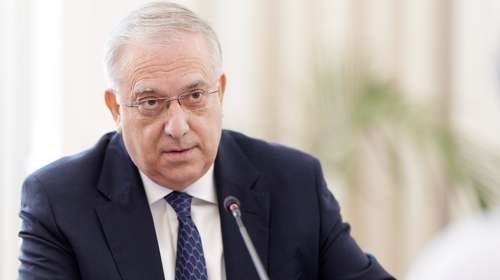 Θεοδωρικάκος: Στα 15 λεπτά η μείωση στο ντίζελ - Μειώσεις έως 20% σε βασικά προϊόντα