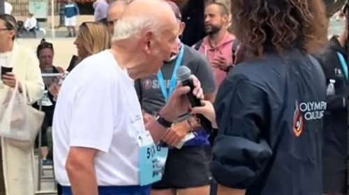 "Σκεφτόμουν τη γυναίκα μου που έχει φύγει εδώ και 6 μήνες": Συγκινεί ο 88χρονος που έτρεξε σε αγώνα στη Μεταμόρφωση