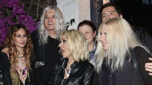 Tα γενέθλια του Νίκου Καρβέλα - Η αφιέρωση της Άννας Βίσση