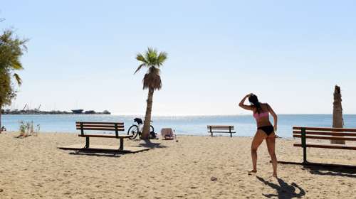 Με… πετσέτες διαμαρτύρονται οι κάτοικοι της Πάρου για τις εκατοντάδες ξαπλώστρες στις παραλίες του νησιού