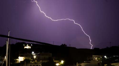 Έγινε η νύχτα μέρα στη Θεσσαλονίκη: Το εντυπωσιακό φαινόμενο της "ξηρής" καταιγίδας [βίντεο]