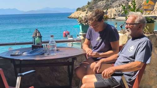Σαλαμίνα: "Χωρίς τα ζώα μου δεν φεύγω" - Η αγωνιώδης μάχη ενός ζευγαριού όταν η φωτιά έφτασε στο σπίτι του
