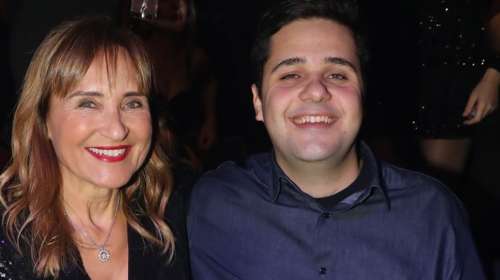 Η Μάρα Ζαχαρέα σε σπάνια εμφάνιση με τον γιο της, Βασίλη - "Η οικογένειά μου"