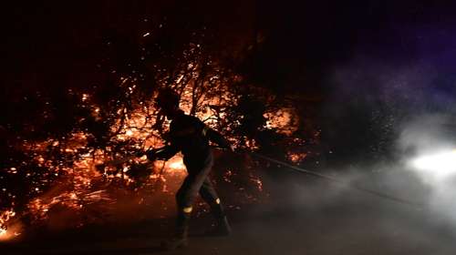 Φωτιά στο Άργος Ορεστικό Καστοριάς: Κοντά στο πεδίο βολής - Απειλούνται πυλώνες υψηλής τάσης της ΔΕΗ