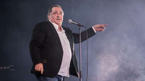 Βασίλης Καρράς: Ο αδελφός του δεν αντέχει να ακούει τα τραγούδια του - "Κλείνω το ραδιόφωνο"