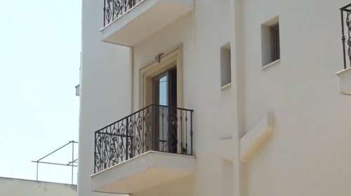 Χαλάνδρι: Μάχη για τη ζωή του δίνει o 17χρονος που έπεσε από μπαλκόνι ξενοδοχείου - "Τα παιδιά ήταν λιώμα"