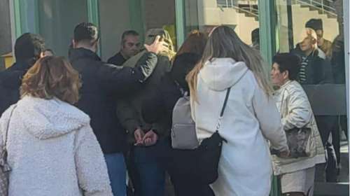Αίγιο: Εξοργισμένοι γονείς επιτέθηκαν στον 46χρονο που πυροβόλησε παιδιά - Τι θα υποστηρίξει o δράστης
