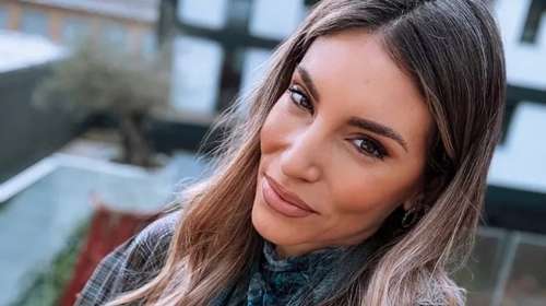 Στο σπίτι της Αθηνάς Οικονομάκου στην Κηφισιά: Η artistic γωνιά με τη λουλουδένια διακόσμηση