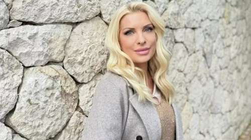 Ελένη Μενεγάκη: Με το κοντό μανικιούρ που είναι η επιτομή της ανοιξιάτικης κομψότητας
