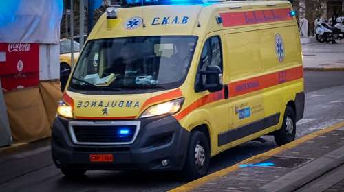 Σύρος: Ναυαγοσώστρια έσωσε 16χρονη που τραυματίστηκε πέφτοντας από μώλο