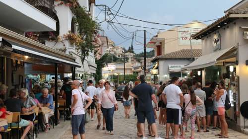 Χανιά: Τουρίστρια άφησε γράμμα στα παιδιά της ότι θ’ αυτοκτονήσει κι έκανε βόλτες στην παραλία