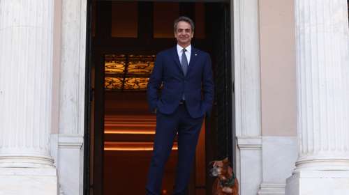 Η "επιτελική γκάφα" με την υπουργοποίηση Χατζηβασιλείου- Γιατί χρειάστηκαν δυο "τροπολογίες της νύχτας" για να ορκιστεί