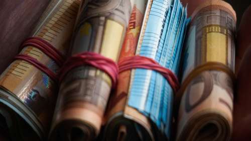 Με ποια κριτήρια θα πληρωθεί το επίδομα των 250 ευρώ σε συνταξιούχους και αναπήρους - Πότε καταβάλλεται