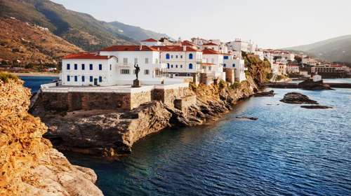 Ενα αρχοντικό νησί στην κορυφή των ιδανικών προορισμών που βρίσκονται κοντά στην Αθήνα