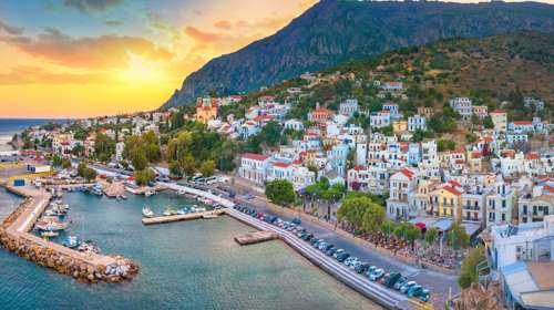 Ικαρία: Η πυροσβεστική ανέσυρε σορό Γάλλου τουρίστα από δύσβατο σημείο