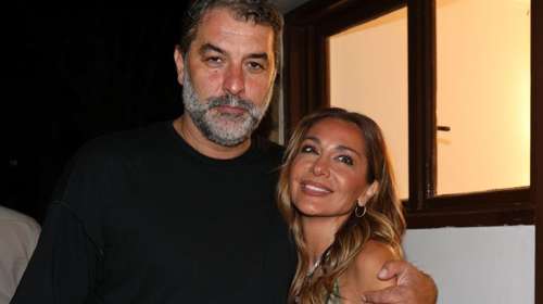 Δέσποινα Βανδή - Βασίλης Μπισμπίκης: Σε παραθαλάσσιο ταβερνάκι της Κρήτης - Με το μαγιό η τραγουδίστρια