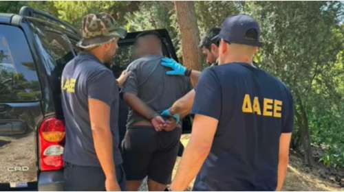 Τρεις συλλήψεις για τον εμπρησμό στο θέατρο Μπάντμιντον – Έκαιγαν καλώδια για να αφαιρέσουν τον χαλκό
