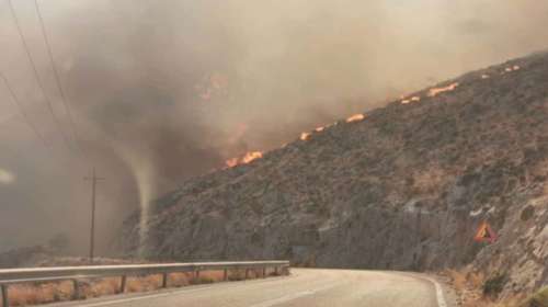 Φωτιά στην Κάλυμνο: Οι ισχυροί άνεμοι δημιουργούν εφιαλτικό σκηνικό - Ενεργοποιήθηκε και το 112 [εικόνες]