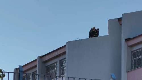 Πυρκαγιά στο 1ο Γυμνάσιο Αρτέμιδας - Ξεκίνησε από την οροφή