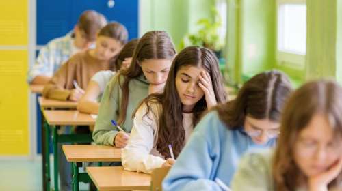 Πώς βοηθάμε τα παιδιά να διαχειριστούν το άγχος τους κατά την περίοδο των εξετάσεων;