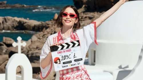 Emily in Paris: Η Λίλυ Κόλινς με την tote τσάντα ελληνικού brand που θα γίνει η αγαπημένη σου για το καλοκαίρι