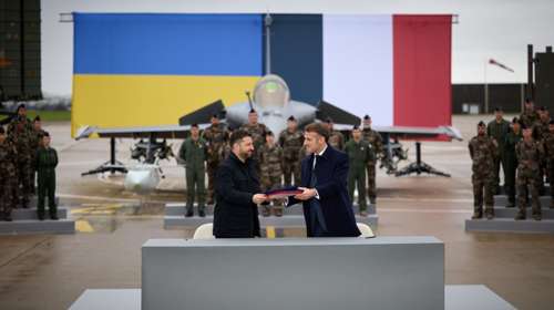 "Ιστορική συμφωνία": Μακρόν και Ζελένσκι έδωσαν τα χέρια για την αγορά 100 μαχητικών Rafale από τη Γαλλία