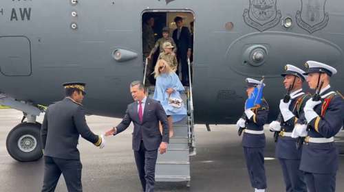 Χέγκσεθ: Αντιδράσεις για το ταξίδι στη Γαλλία με τη σύζυγο και έξι από τα παιδιά τους - "Δεν έχω ξαναδεί κάτι τέτοιο"