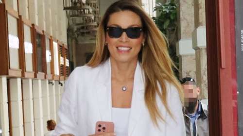 Μαριέττα Χρουσαλά: Με κομψό deux pieces στο lunch της ΕΛΠΙΔΑΣ στην αθηναϊκή ριβιέρα