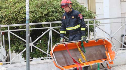 Έκρηξη στην Πλάκα: Στην Ιατροδικαστική Υπηρεσία οι συγγενείς των θυμάτων για την ολοκλήρωση της αναγνώρισης
