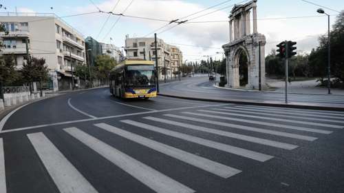 Η Αθήνα ερημώνει: Σε ρυθμούς Δεκαπενταύγουστου η πρωτεύουσα – Βίντεο από Ομόνοια, Σύνταγμα, Κολωνάκι και Εξάρχεια
