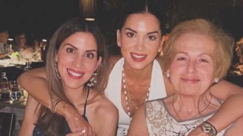 Σταματίνα Τσιμτσιλή: Οικογενειακό dinner στην Κηφισιά- Με τη μητέρα και την αδερφή της