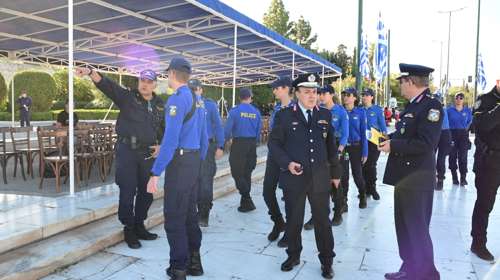 Ισχυρή η παρουσία της αστυνομίας στο Σύνταγμα ενόψει της μαθητικής παρέλασης [εικόνες]