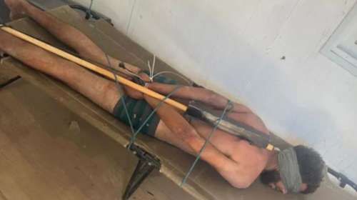 Φρίκη: Παλαιστίνιος κρατούμενος του Ισραήλ ημίγυμνος και δεμένος σε μια ράβδο - Δύο γυναίκες θεωρούν ότι είναι γιος τους