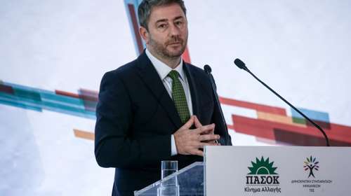 Καρφιά ΠΑΣΟΚ για Τσίπρα: "Επιστρέφει αγκαλιά με τα συμφέροντα παίζοντας το παιχνίδι του κ.Μητσοτάκη"