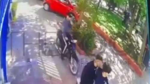 Περιστέρι: Βίντεο - ντοκουμέντο από την επίθεση των κουκουλοφόρων σε μαθητές λυκείου