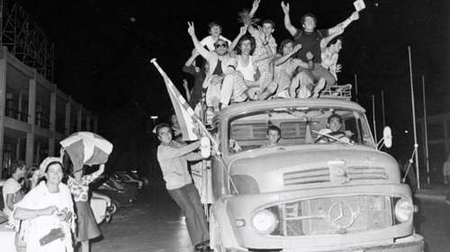 24 Ιουλίου 1974: Η νύχτα που επέστρεψε η Δημοκρατία στην Ελλάδα -Το παρασκήνιο της κατάρρευσης της δικτατορίας
