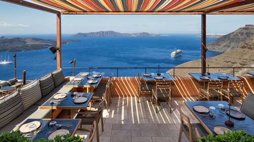 Το Rizes Gastro Taverna επιστρέφει στη Σαντορίνη: Μια νέα σεζόν αφιερωμένη στη σύγχρονη ελληνική κουζίνα