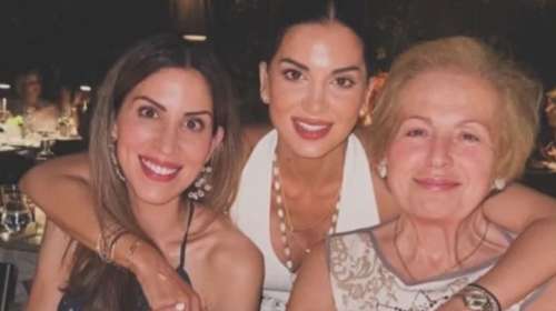 Σταματίνα Τσιμτσιλή: Με chic δημιουργία σε οικογενειακό δείπνο- Με τη μητέρα της, Μαίρη