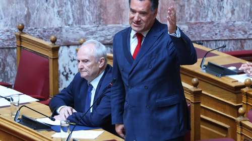 Σφοδρή πολιτική αντιπαράθεση στη Βουλή για τα γυαλιά Meta του Άδωνι Γεωργιάδη