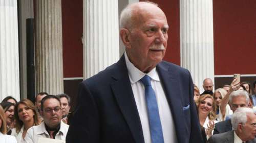 Κηδεία Παπαδάκη: Η έκκληση της οικογένειας στους δημοσιογράφους - "Πιθανόν να μπήκαν από αλλού"