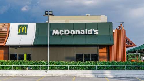 Γιατί η McDonald's κλείνει καταστήματα στην Αττική: Ποιο είναι το τελευταίο λουκέτο και τι αλλάζει στην αλυσίδα
