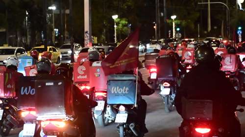 Στους δρόμους οι "ντελιβεράδες": Moτοπορεία στην Αθήνα και στάση εργασίας έως τις 23:00