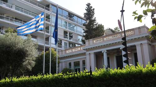 Κυβερνητικές πηγές κατά Φρ. Κουτεντάκη: "Μπορεί να έχει έρθει το επόμενο Νόμπελ Οικονομίας και να μην το έχουμε καταλάβει"
