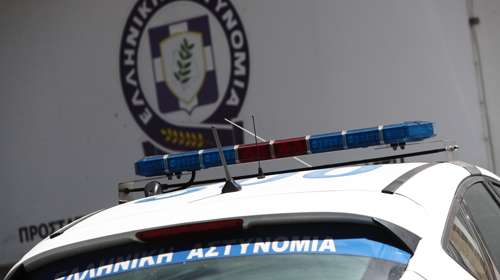 Συνελήφθη αστυνομικός με παράνομο οπλισμό στη Βουλιαγμένης - Εξετάζεται η συμμετοχή του σε κύκλωμα εκβιαστών