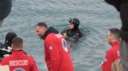 Βουλιαγμένη: Κορυφώνεται η αγωνία μετά από 3 ημέρες για τον αγνοούμενο - Έπεσαν ξανά δύτες στο νερό