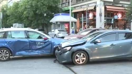 Θεσσαλονίκη: Τροχαίο στο κέντρο της πόλης - Ταξί συγκρούστηκε με ΙΧ [βίντεο]