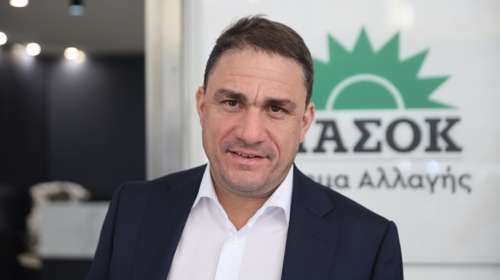 Τσουκαλάς: Το μόνο τραγούδι που μπορούν να αφιερώσουν οι πολίτες στον πρωθυπουργό είναι "τα ψεύτικα τα λόγια τα μεγάλα"