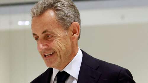 "Προσευχήθηκα...": Τι γράφει ο Σαρκοζί στο βιβλίο του - Το "θάψιμο" στον Μακρόν και τα λόγια συμπάθειας για τη Λεπέν